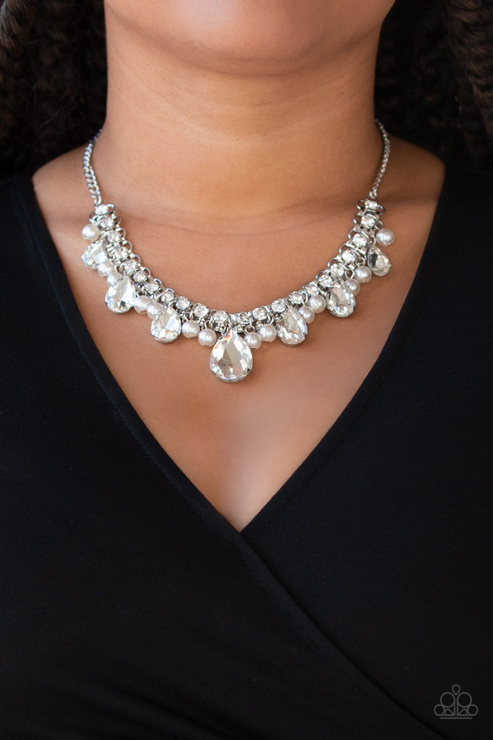 Knockout Queen - White-Paparazzi